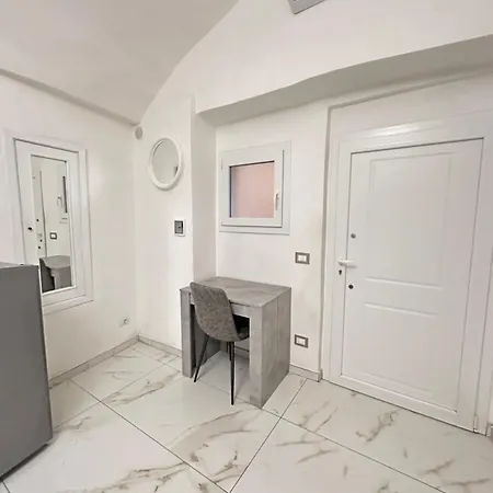 La Perla Del Borgo بيت للعطل غالّيبولي